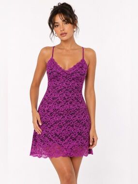 90s European Vintage All Over Floral Lace Mini Slip Dress (Magenta) Size Medium